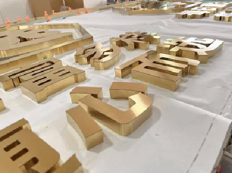 谷城拉丝不锈钢字的特点。